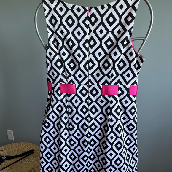 Dress. Jessica Howard. - Picture 2 of 4